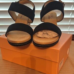 VJH Confort 
Elegant Black Women's Sandals